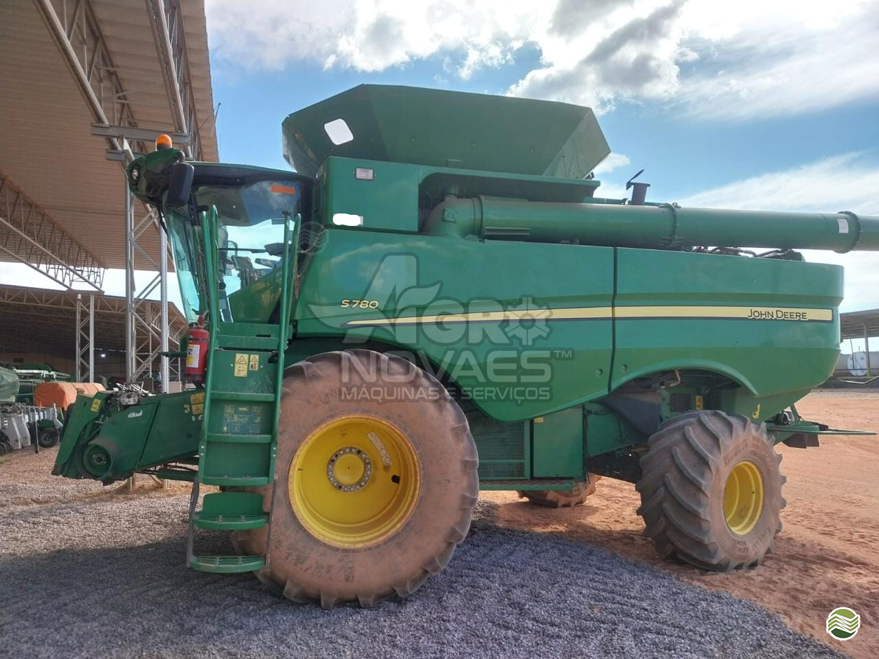 COLHEITADEIRA JOHN DEERE JOHN DEERE S780 Agro Novaes Máquinas Agrícolas FERNANDOPOLIS SÃO PAULO SP